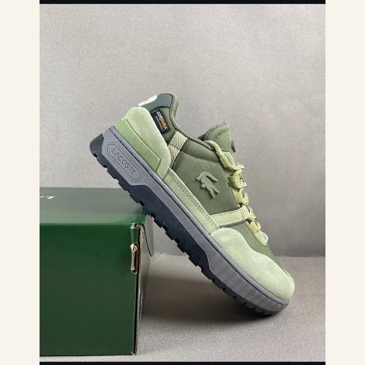 Retro Low-Top Sneakers 242