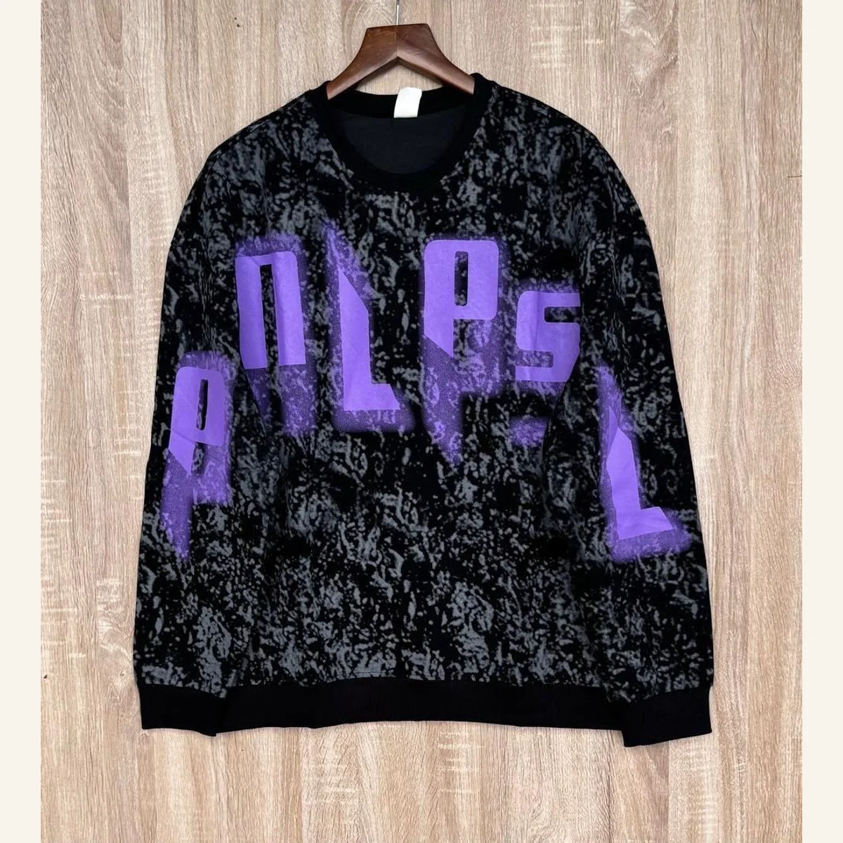 Graphic Long-Sleeve Top 013
