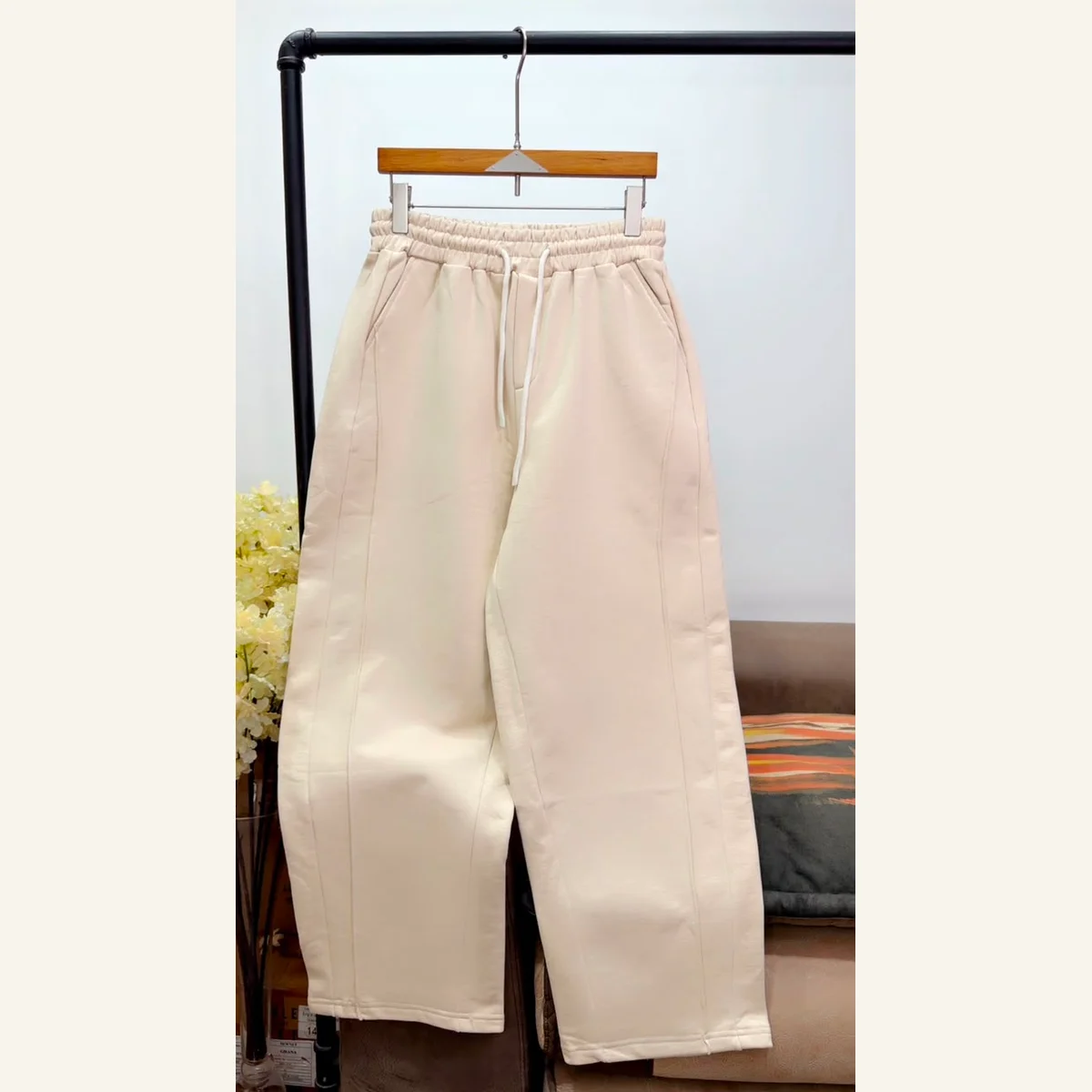 Relaxed Wide-Leg Trousers 119