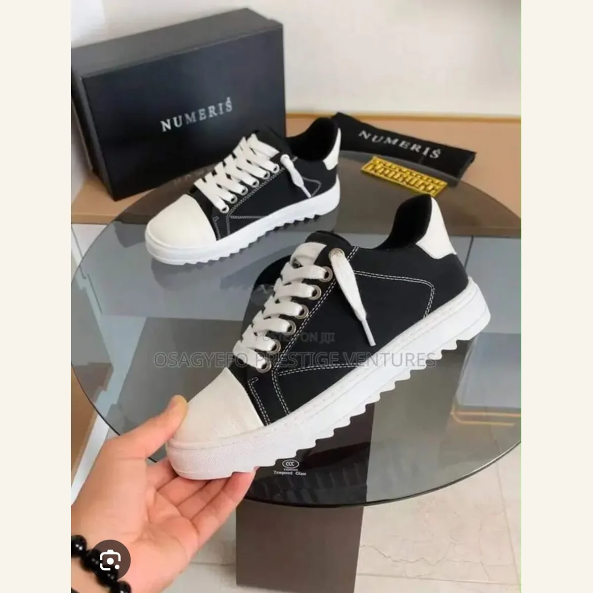 Low-Top Fashion Sneakers 132