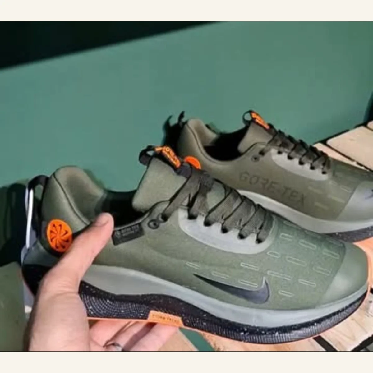 Retro Low-Top Sneakers 231