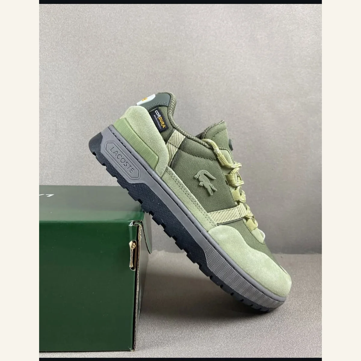 Retro Low-Top Sneakers 242
