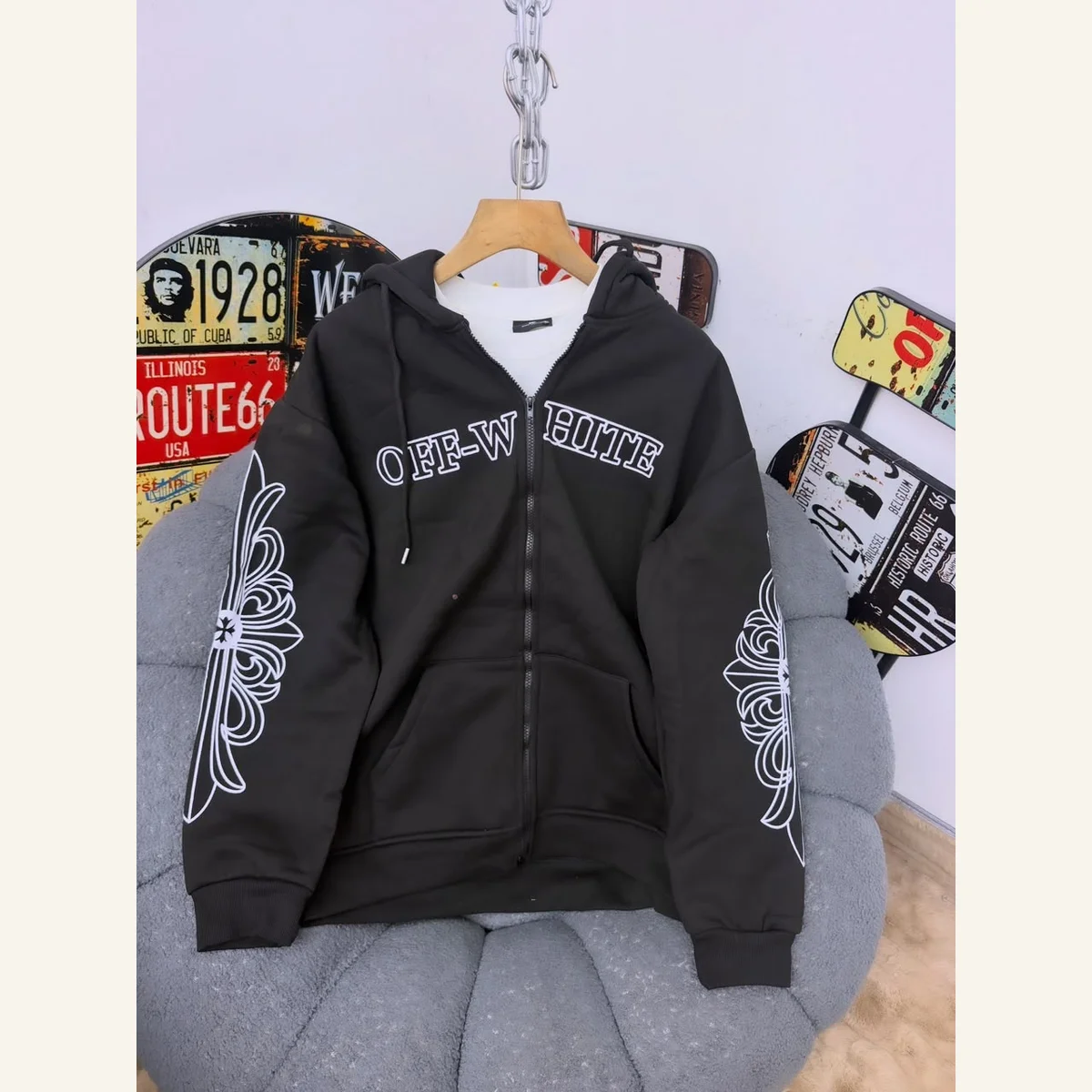 Zip-Up Graphic Hoodie 260
